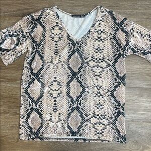 I Saw It First Snake Print V-Neck Top – Neutral Python Pattern Size 2